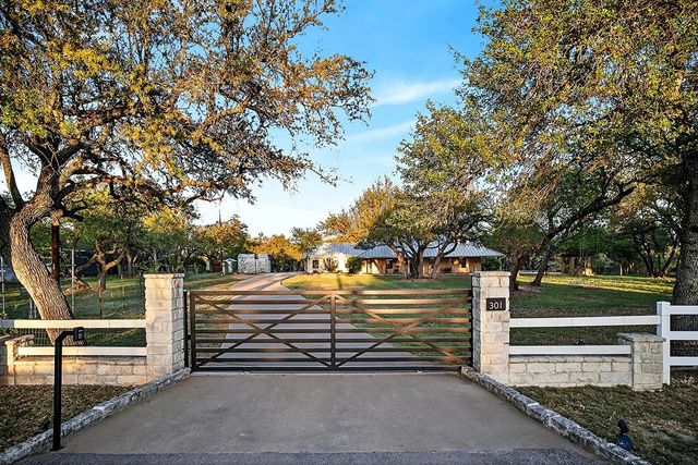 301 Medlin Creek LOOP, Dripping Springs, TX 78620