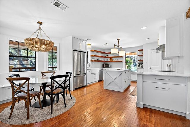 301 Medlin Creek LOOP, Dripping Springs, TX 78620