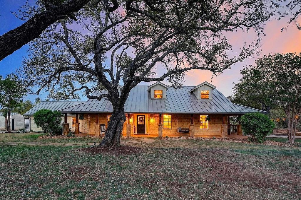 301 Medlin Creek LOOP, Dripping Springs, TX 78620