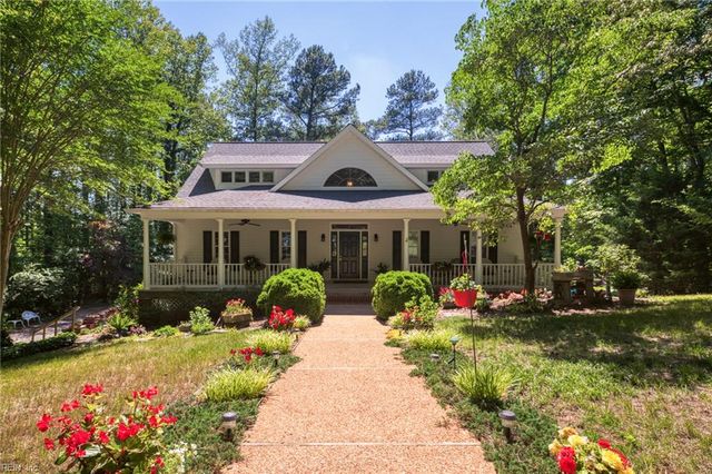 11688 River Crest DR, Gloucester, VA 23061