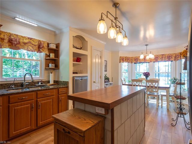 11688 River Crest DR, Gloucester, VA 23061