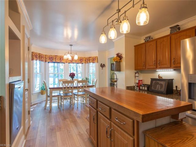 11688 River Crest DR, Gloucester, VA 23061