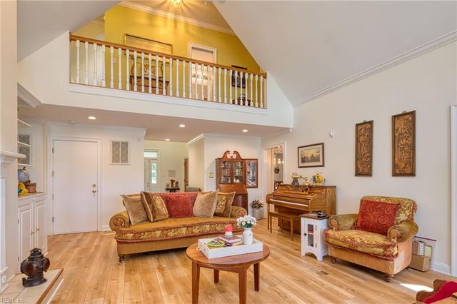 11688 River Crest DR, Gloucester, VA 23061