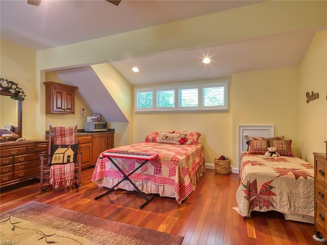 11688 River Crest DR, Gloucester, VA 23061