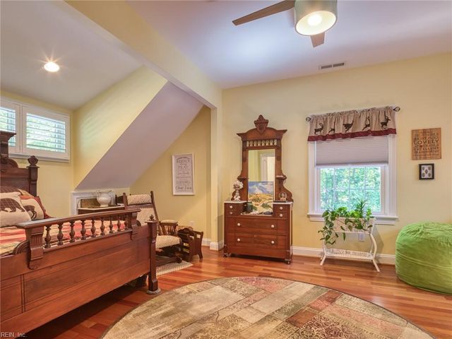 11688 River Crest DR, Gloucester, VA 23061