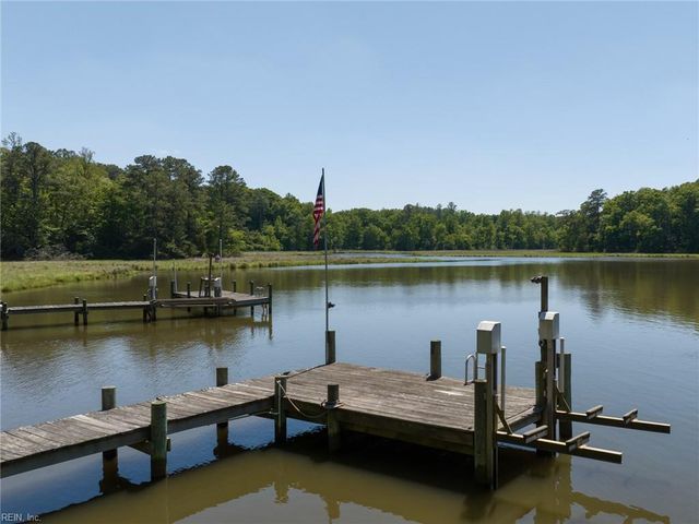 11688 River Crest DR, Gloucester, VA 23061