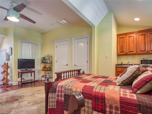 11688 River Crest DR, Gloucester, VA 23061
