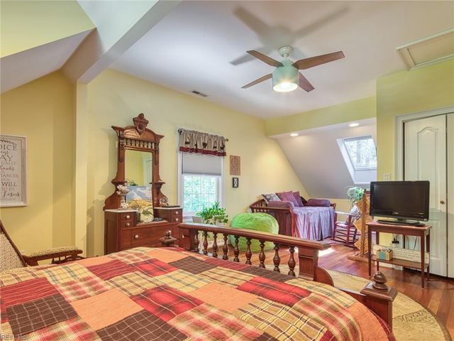 11688 River Crest DR, Gloucester, VA 23061