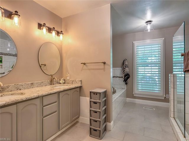 11688 River Crest DR, Gloucester, VA 23061