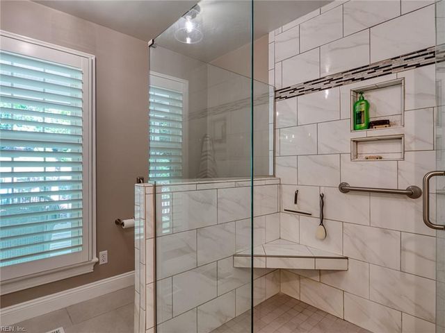 11688 River Crest DR, Gloucester, VA 23061