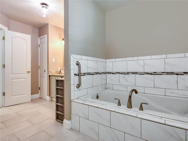 11688 River Crest DR, Gloucester, VA 23061