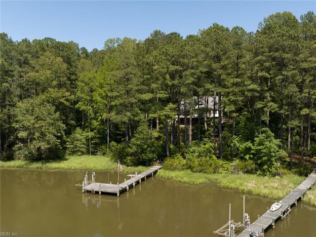 11688 River Crest DR, Gloucester, VA 23061