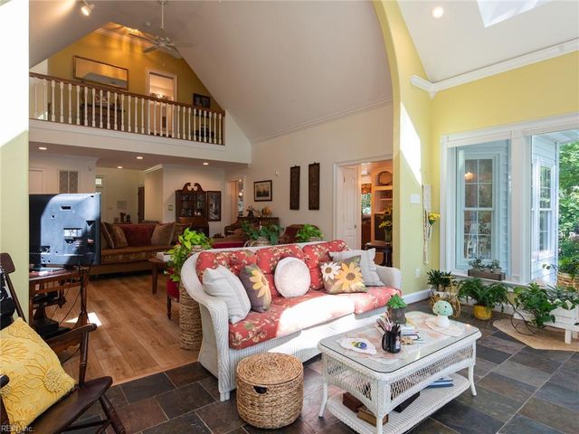 11688 River Crest DR, Gloucester, VA 23061