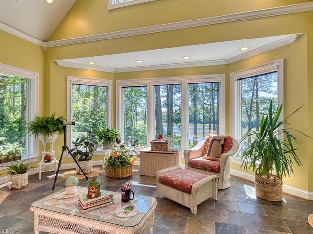 11688 River Crest DR, Gloucester, VA 23061
