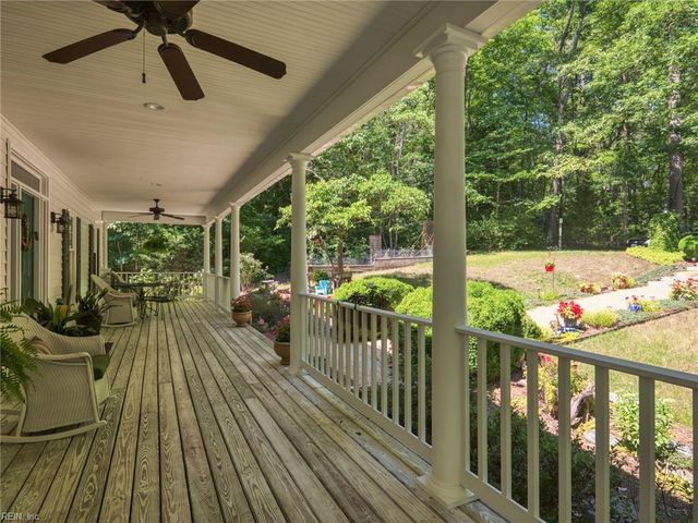 11688 River Crest DR, Gloucester, VA 23061