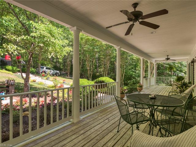11688 River Crest DR, Gloucester, VA 23061