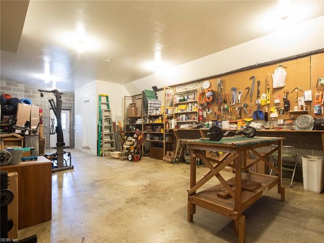 11688 River Crest DR, Gloucester, VA 23061