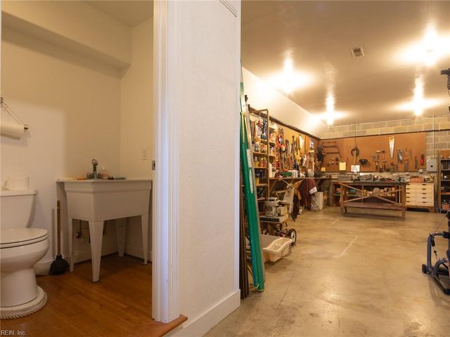 11688 River Crest DR, Gloucester, VA 23061