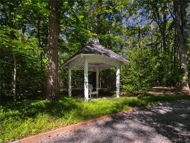 11688 River Crest DR, Gloucester, VA 23061