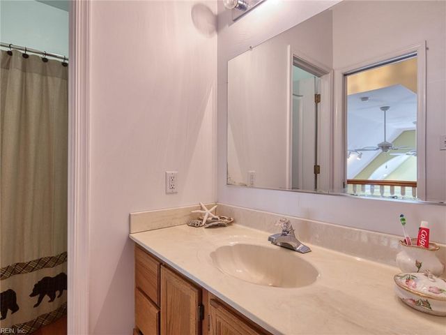 11688 River Crest DR, Gloucester, VA 23061