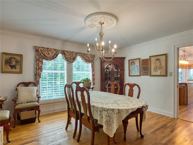 11688 River Crest DR, Gloucester, VA 23061