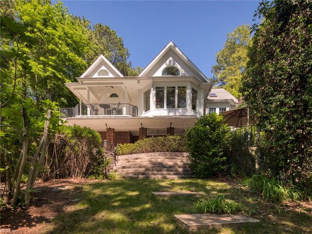 11688 River Crest DR, Gloucester, VA 23061