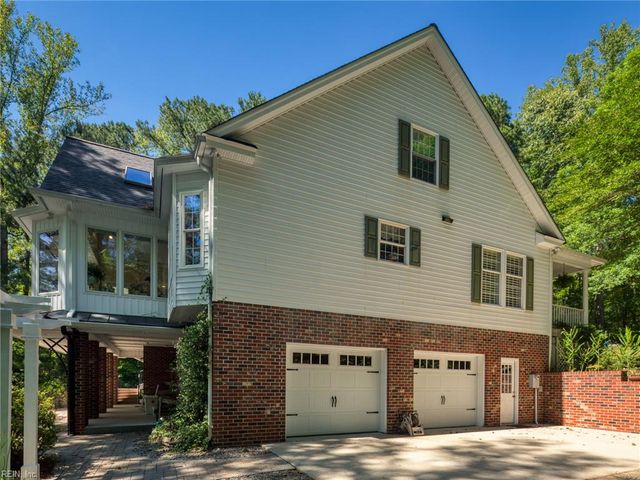11688 River Crest DR, Gloucester, VA 23061