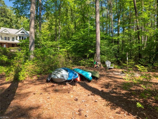 11688 River Crest DR, Gloucester, VA 23061