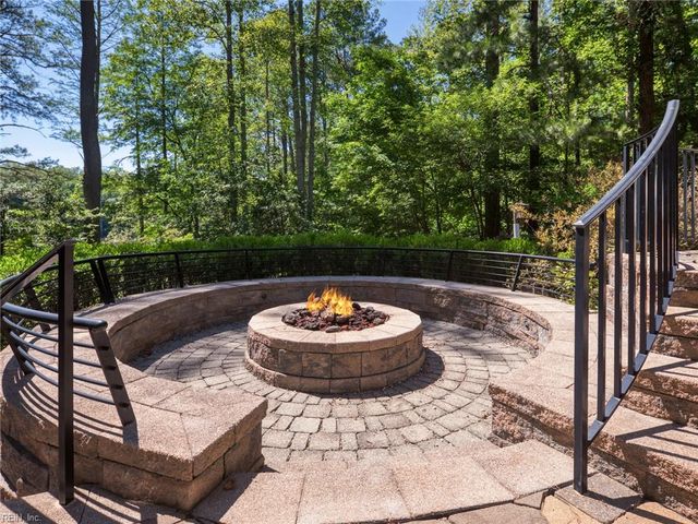 11688 River Crest DR, Gloucester, VA 23061