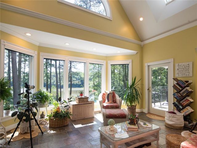 11688 River Crest DR, Gloucester, VA 23061