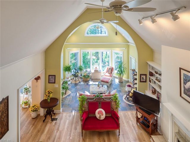 11688 River Crest DR, Gloucester, VA 23061