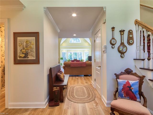 11688 River Crest DR, Gloucester, VA 23061