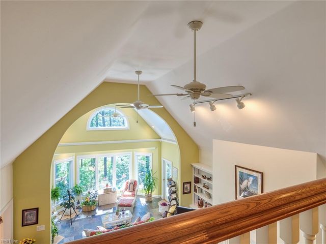 11688 River Crest DR, Gloucester, VA 23061