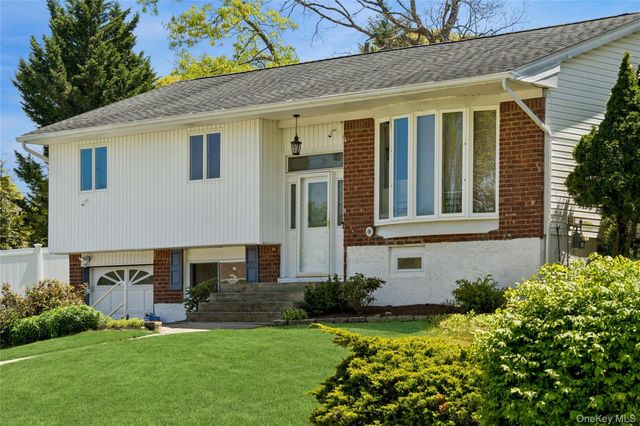 115 Morewood Drive, Smithtown, NY 11787
