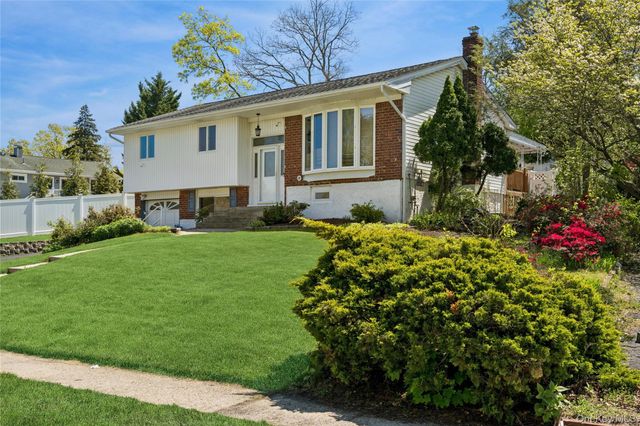 115 Morewood Drive, Smithtown, NY 11787