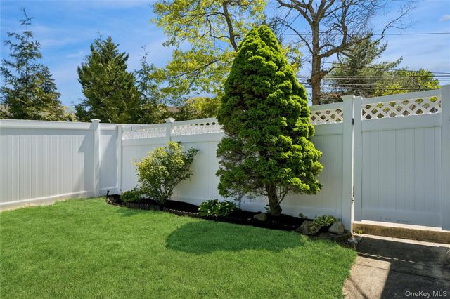 115 Morewood Drive, Smithtown, NY 11787