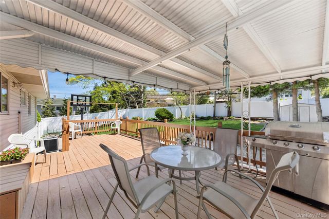 115 Morewood Drive, Smithtown, NY 11787