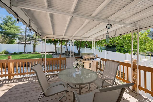 115 Morewood Drive, Smithtown, NY 11787