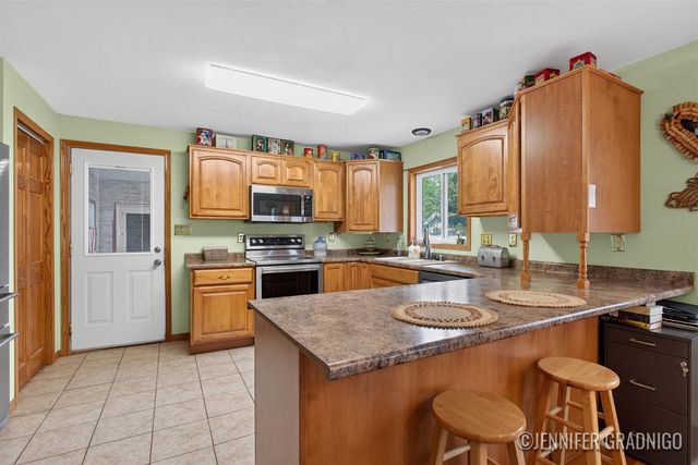 943 Grandridge Court, Holland, MI 49423