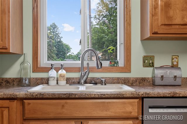 943 Grandridge Court, Holland, MI 49423