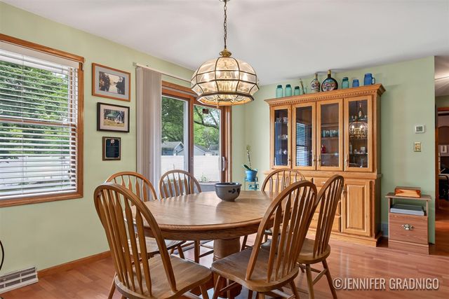 943 Grandridge Court, Holland, MI 49423