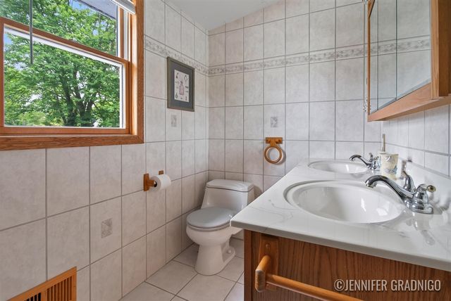 943 Grandridge Court, Holland, MI 49423