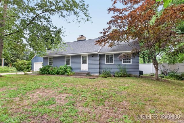 943 Grandridge Court, Holland, MI 49423