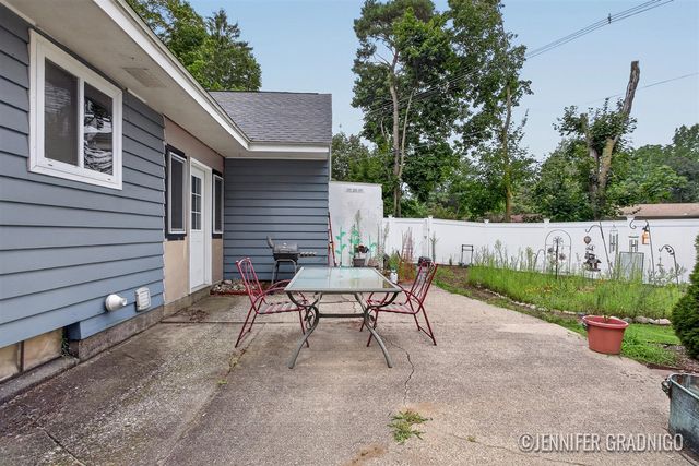943 Grandridge Court, Holland, MI 49423
