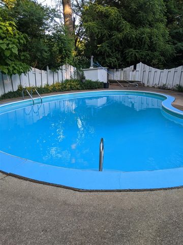 943 Grandridge Court, Holland, MI 49423
