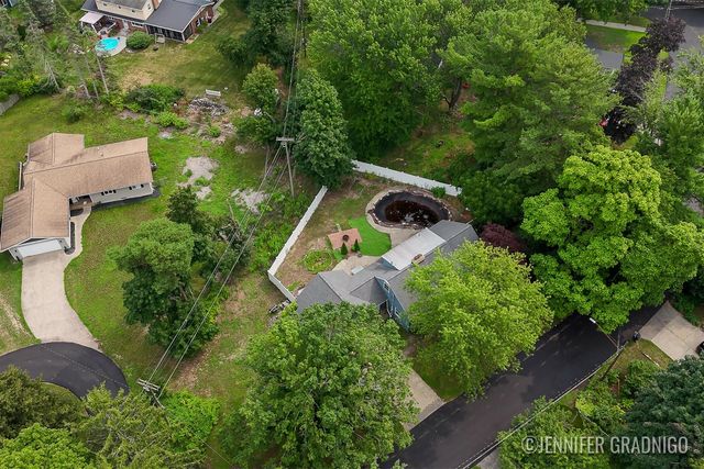 943 Grandridge Court, Holland, MI 49423