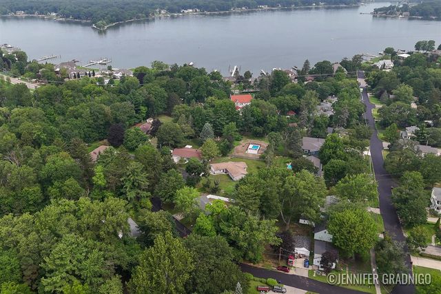 943 Grandridge Court, Holland, MI 49423