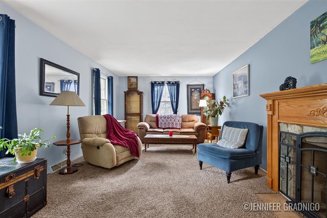 943 Grandridge Court, Holland, MI 49423