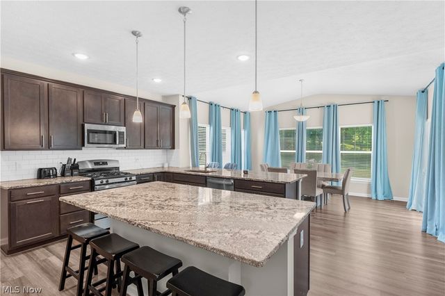 1220 Selena Grove, Uniontown, OH 44685