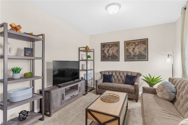 1220 Selena Grove, Uniontown, OH 44685